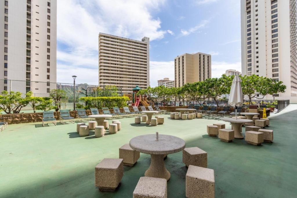 Waikiki Banyan W-Ocean Views With Free Parking! Honolulu Exterior foto