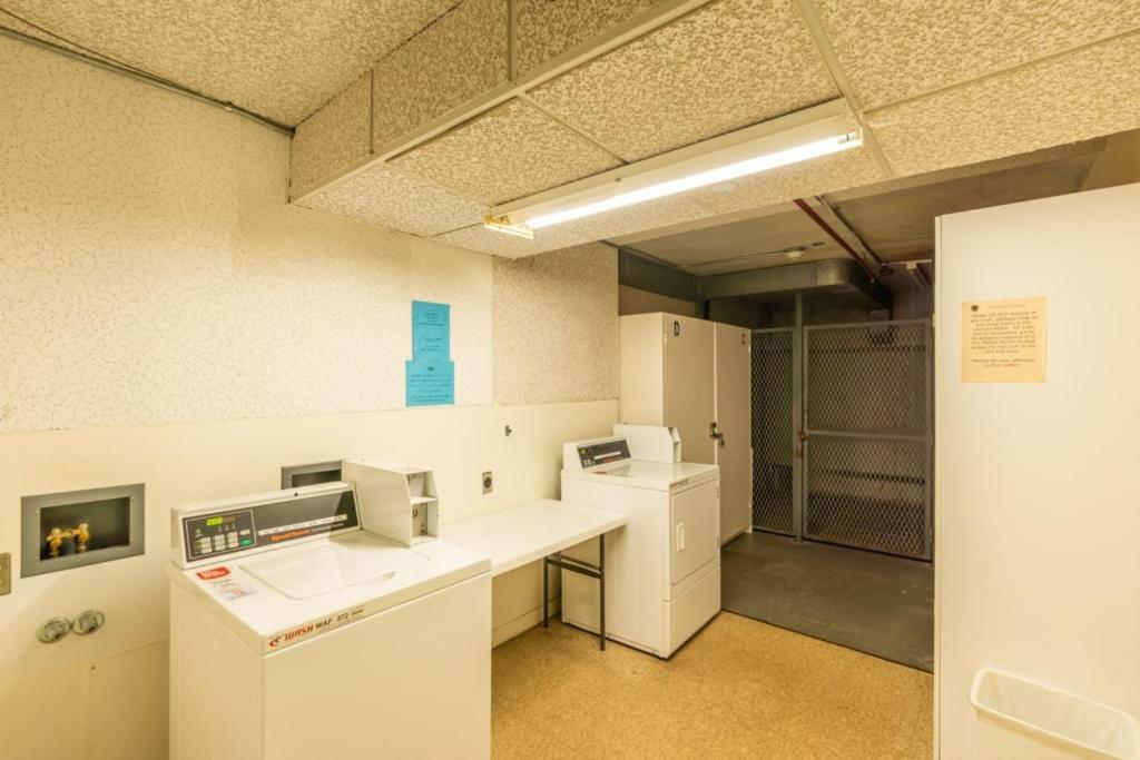 Waikiki Banyan W-Ocean Views With Free Parking! Honolulu Exterior foto