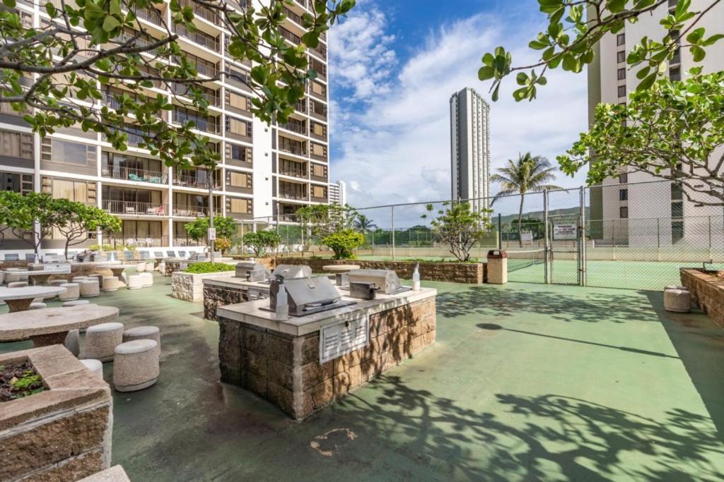 Waikiki Banyan W-Ocean Views With Free Parking! Honolulu Exterior foto